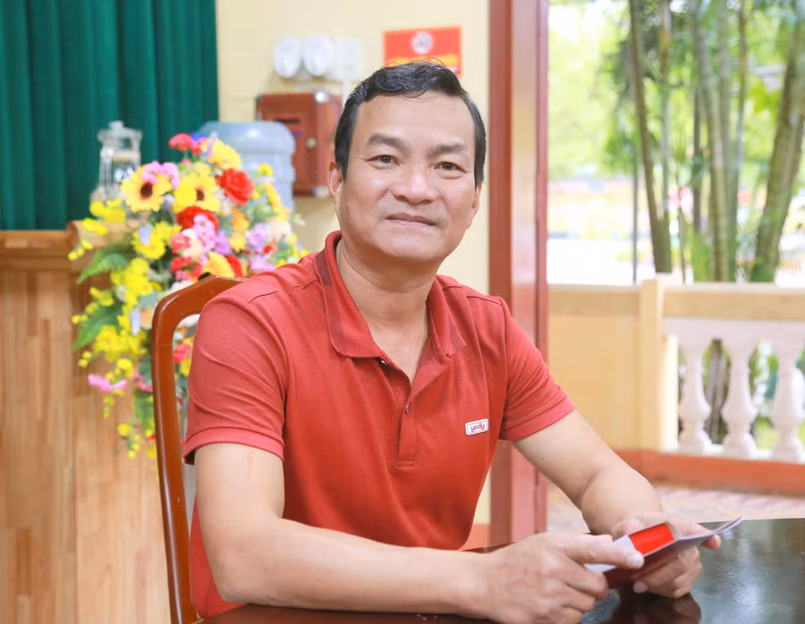 Thầy giáo Bùi Văn Quý nhớ lại câu chuyện cứu 2 cha con học sinh thoát khỏi tử thần.