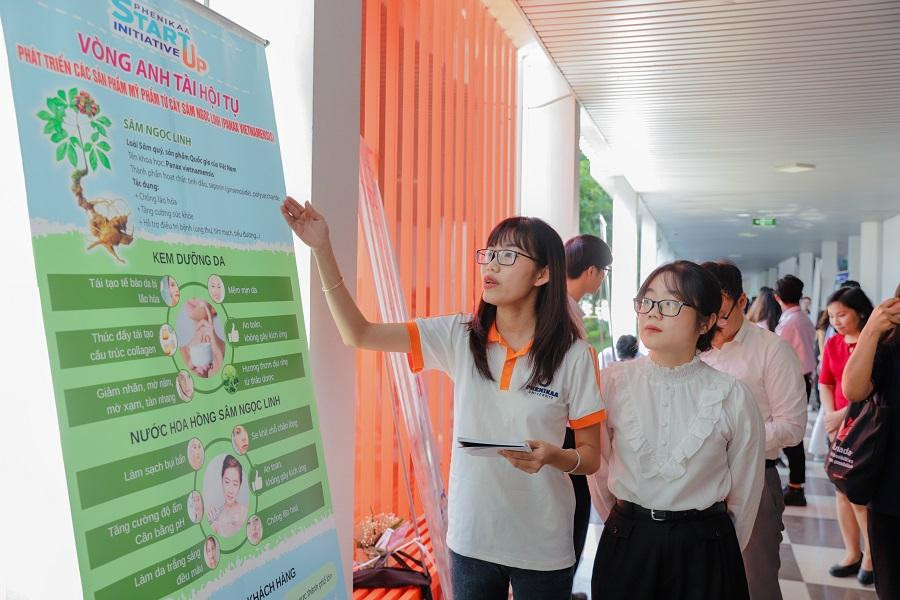 Sinh viên Trường ĐH Phenikaa thuyết trình dự án ý tưởng khởi nghiệp. Ảnh: Website của trường