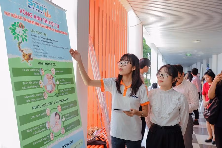 Sinh viên Trường ĐH Phenikaa thuyết trình dự án ý tưởng khởi nghiệp. Ảnh: Website của trường