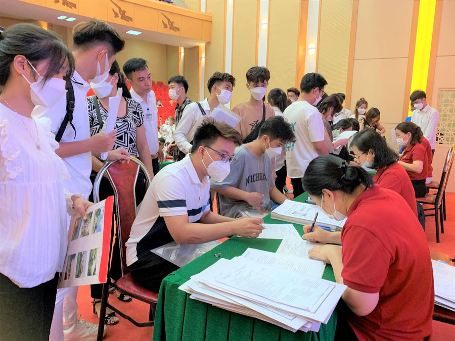 Không khí nhộn nhịp trong ngày nhập học của tân sinh viên Trường ĐH Hùng Vương (Phú Thọ). Ảnh: NTCC