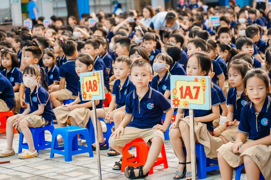 Học sinh Hà Nội trong ngày khai giảng.