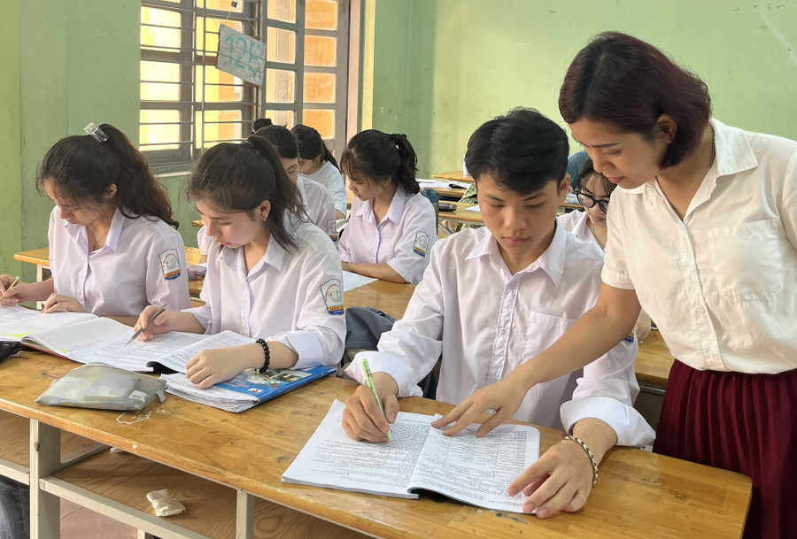 Cô trò Trường THPT Trần Quang Khải (Khoái Châu, Hưng Yên) trong giờ học.