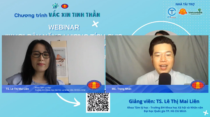 TS Lê Thị Mai Liên tư vấn trong chương trình Vắc-xin tinh thần do Trường ĐH KHXH&NV TPHCM tổ chức.