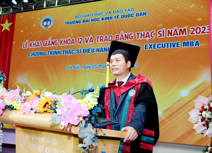 GS.TS Phạm Hồng Chương, Hiệu trưởng Trường ĐH Kinh tế Quốc dân phát biểu tại buổi lễ. GS.TS Phạm Hồng Chương, Hiệu trưởng Trường ĐH Kinh tế Quốc dân phát biểu tại buổi lễ.
