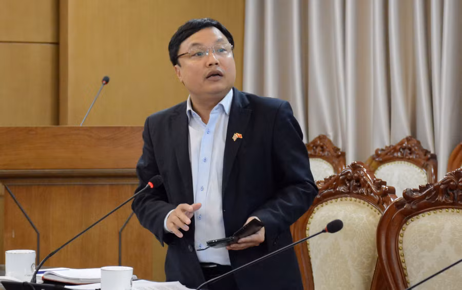 Đại diện các cục, vụ của Bộ GD&amp;ĐT trao đổi tại buổi làm việc.