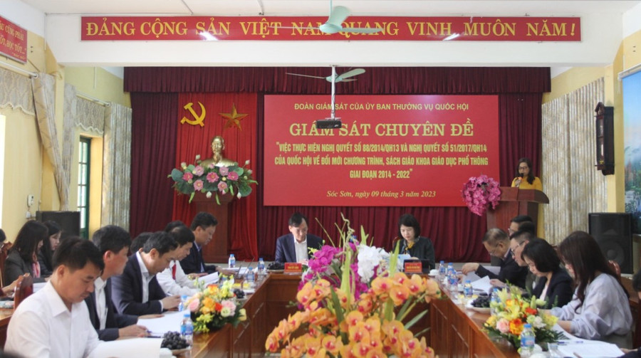 Đoàn giám sát của Ủy ban Thường vụ Quốc hội làm việc tại huyện Sóc Sơn, Hà Nội.