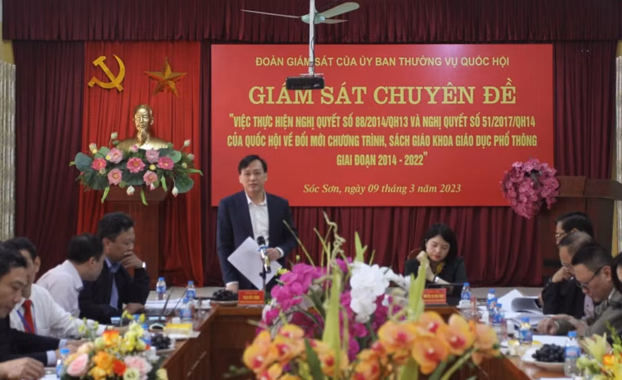 Đoàn giám sát của Ủy ban Thường vụ Quốc hội làm việc tại huyện Sóc Sơn, Hà Nội.