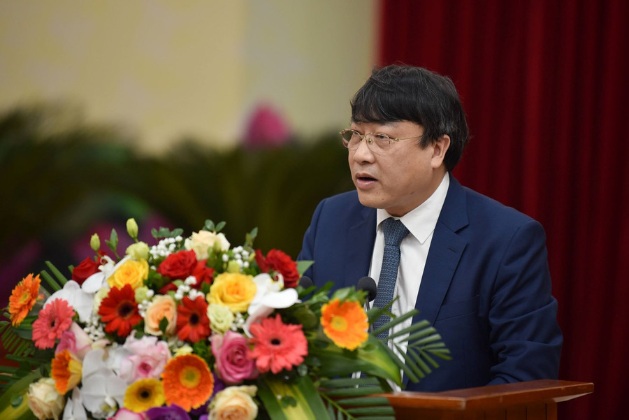 Ông Nguyễn Quốc Trung, Vụ trưởng Vụ Khoa học - Công nghệ, Ban Tuyên giáo Trung ương đã trình bày tóm tắt dự thảo báo cáo tổng kết 15 năm thực hiện Nghị quyết số 27-NQ/TW.