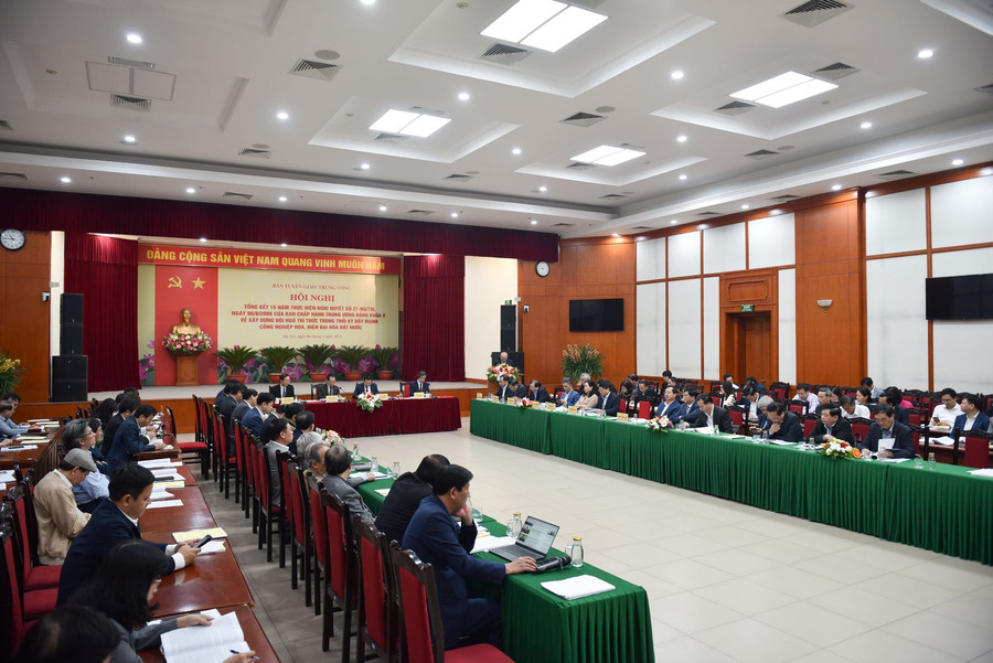 Hội nghị tổng kết 15 năm thực hiện nghị quyết số 27-NQ/TW về xây dựng đội ngũ trí thức trong thời kỳ đẩy mạnh CNH-HĐH đất nước.