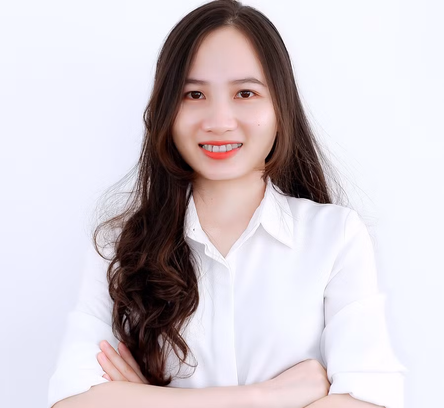 Cô Đinh Thị Thúy Nga.