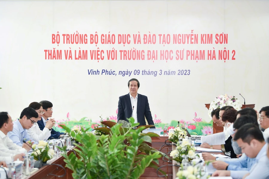 Bộ trưởng Nguyễn Kim Sơn phát biểu tại buổi làm việc.