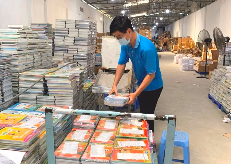 Ngoài in ấn, phát hành SGK kịp tiến độ, các đơn vị cung ứng sách cũng có kịch bản hỗ trợ sách cho học sinh.