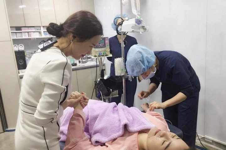 Quế Vân bỏ ra 500 triệu "đập cả mặt đi làm lại"