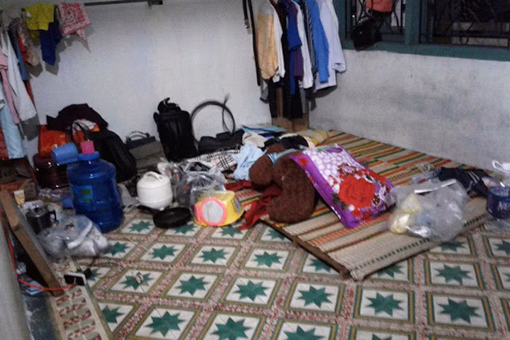 Chủ nhà trọ cầm dao khống chế Việt kiều