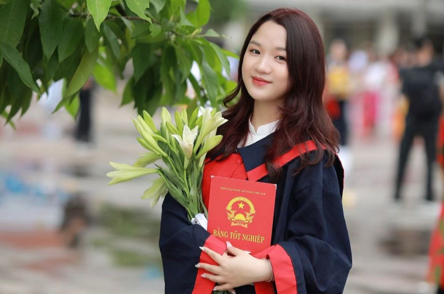 Nắm vững 3 ngoại ngữ đem đến cho Phụng Dương nhiều cơ hội. Ảnh: NVCC