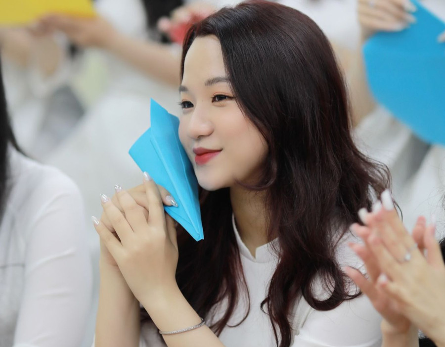 Phụng Dương luôn đặt rõ mục tiêu cho mình khi bắt tay vào học ngôn ngữ mới. Ảnh: NVCC