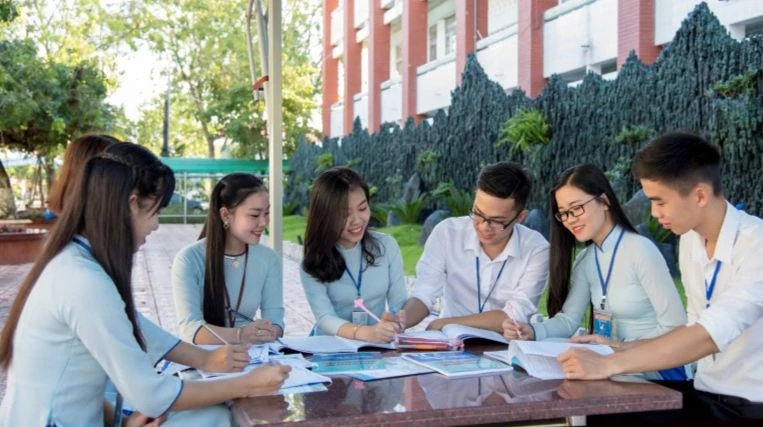 Sinh viên ngành Sư phạm Công nghệ (Đại học Đồng Tháp) trong giờ thảo luận nhóm. Ảnh: ITN