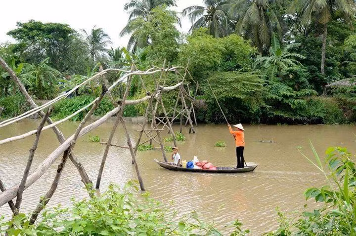 Những con đường về miền Tây đầy thơ mộng.