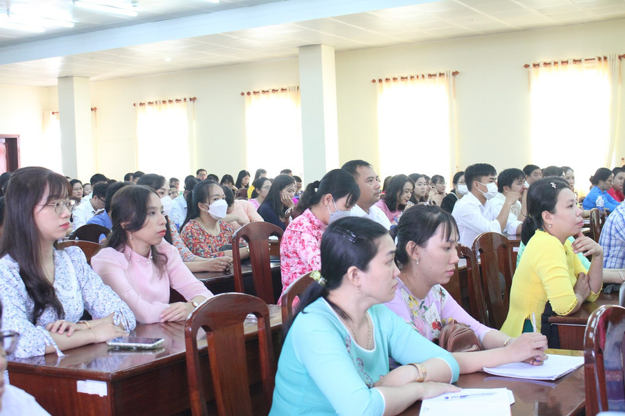 Giáo viên tham gia Hội thi. Giáo viên tham gia Hội thi.