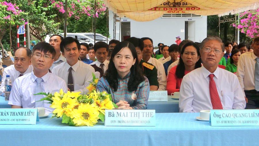 Đại biểu dự Lễ kết nạp Đảng học sinh Tri Tôn (An Giang).