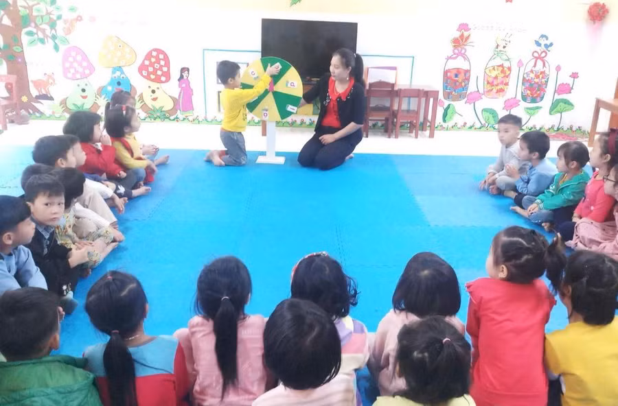 Cô Trần Thị Hiền Hòa trong giờ lên lớp. Ảnh: NVCC