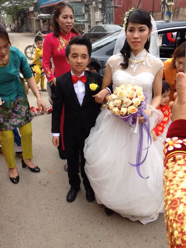 Đám cưới của cặp đôi đũa lệch 