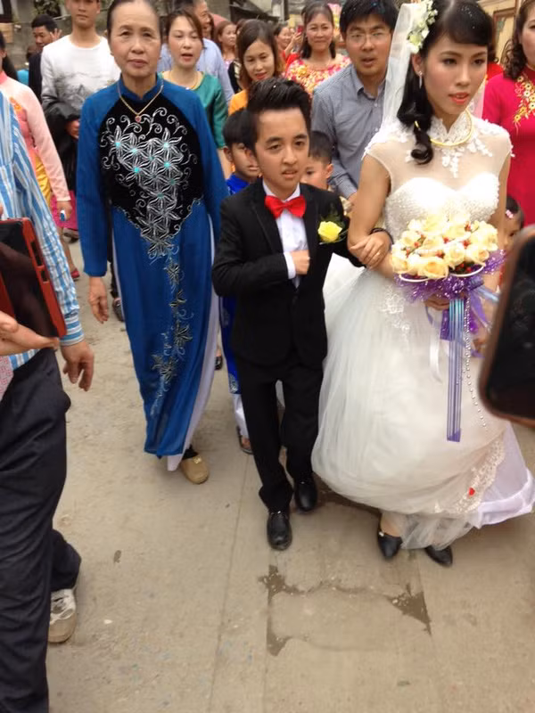 Đám cưới của cặp đôi đũa lệch 