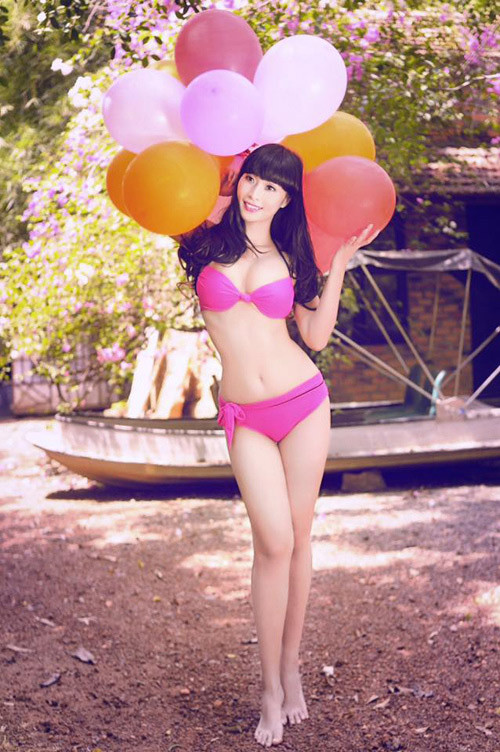 Lê Kiều Như tự may bikini để vừa kích cỡ vòng 1 - 1