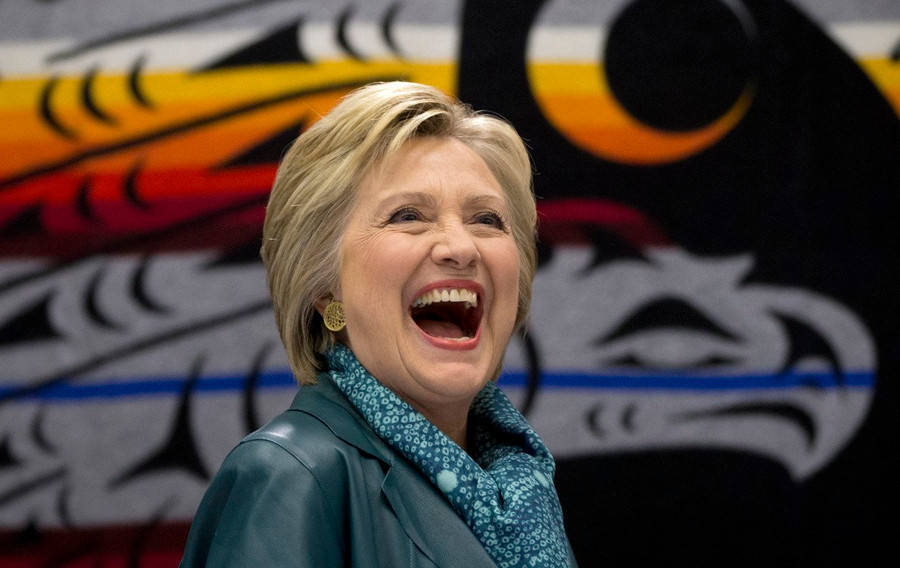 Cựu ngoại trưởng Hillary Clinton cho rằng Donald Trump và Ted Cruz đều không có khả năng chống IS. Ảnh: AP Cựu ngoại trưởng Hillary Clinton cho rằng Donald Trump và Ted Cruz đều không có khả năng chống IS. Ảnh: AP