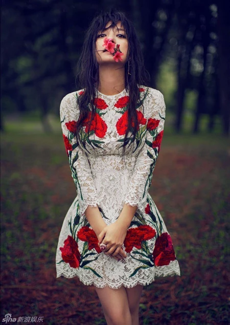 Triệu Vy gây ấn tượng với nét đẹp lạnh lùng