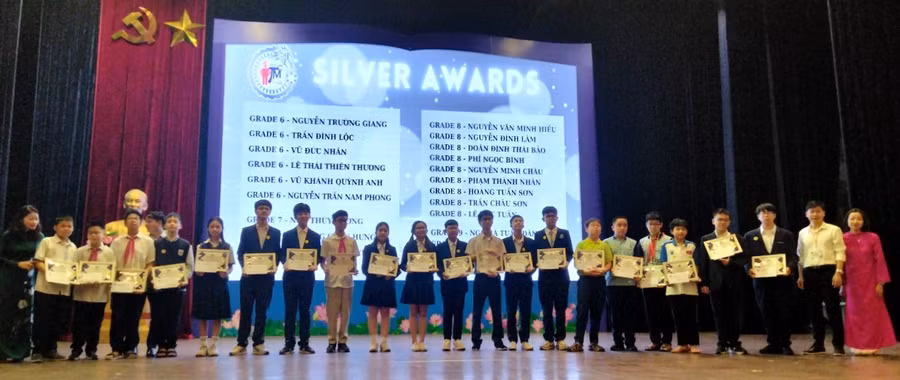 Trao giải cho các học sinh đoạt Huy chương Bạc ITMC vòng Quốc tế năm 2024.