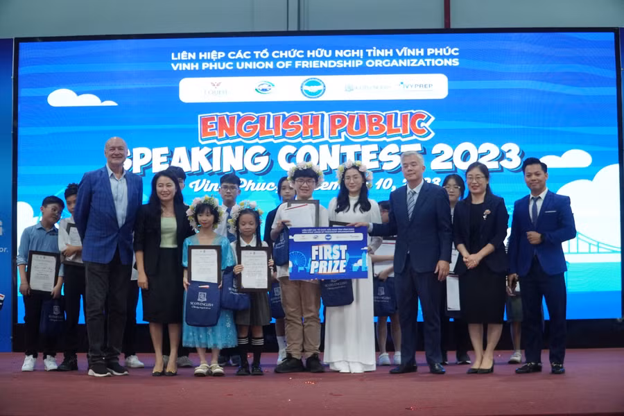 Khánh Dương là 1 trong 16 thí sinh xuất sắc nhất tham dự vòng chung kết và giành giải Nhất bảng thi dành cho HS THCS Cuộc thi “Thuyết trình và hùng biện tiếng Anh” do Hội liên hiệp Hữu nghị tỉnh Vĩnh Phúc phối hợp Tập đoàn Giáo dục EQuest tổ chức.