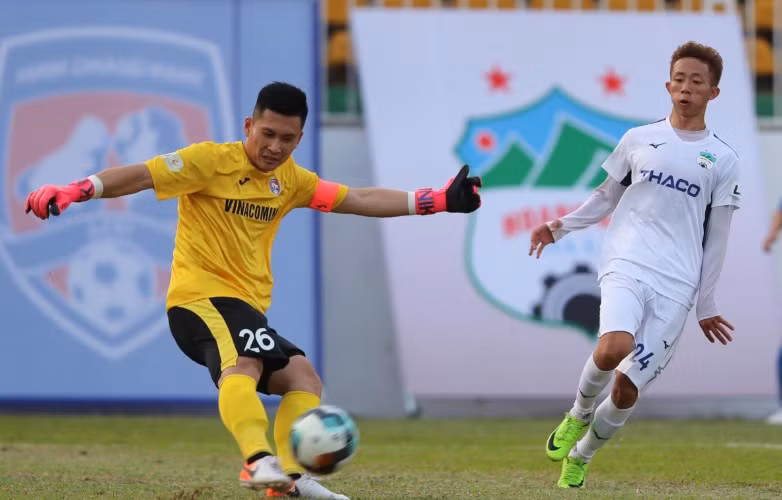 Thủ môn Tuấn Linh đã chính thức ký hợp đồng với HAGL.