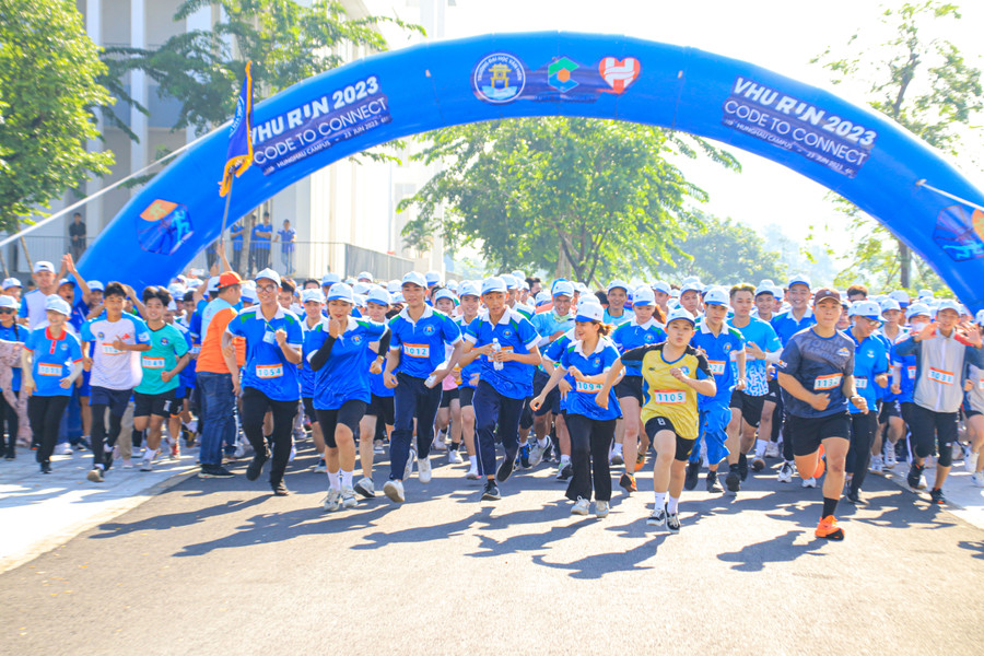 Trường đại học tổ chức chạy việt dã gây quỹ 100 triệu đồng