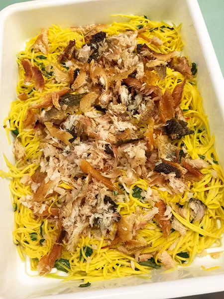 Gỏi xoài trộn khô là món mồi bén khi nhấm nháp với bia. Ảnh: Thiên Chương goi-2-9185-1430024485.jpg