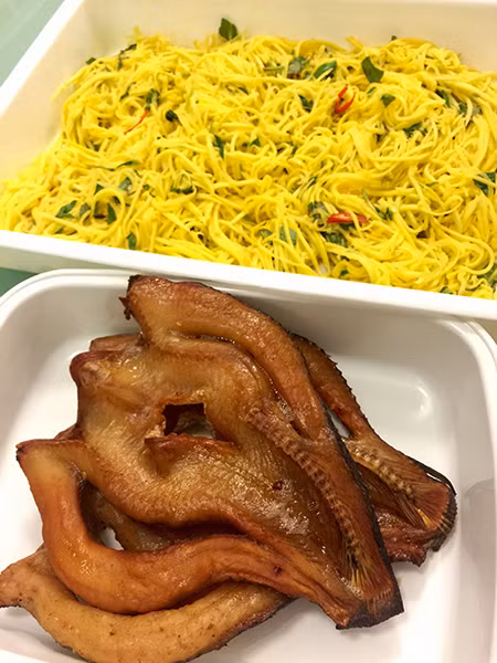 Ngon miệng ngày cuối tuần với gỏi xoài trộn khô