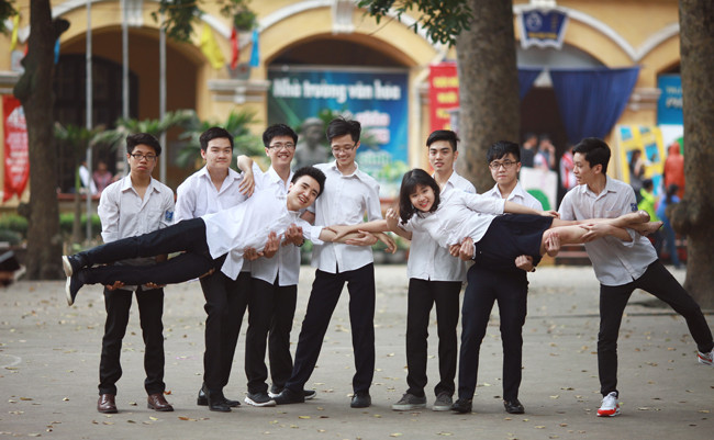Nữ sinh Phan Đình Phùng quậy “tung” chụp ảnh kỷ yếu ảnh 19 Nữ sinh Phan Đình Phùng quậy “tung” chụp ảnh kỷ yếu ảnh 19