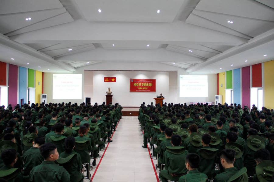 Các chiến sĩ lên lớp để học tập.