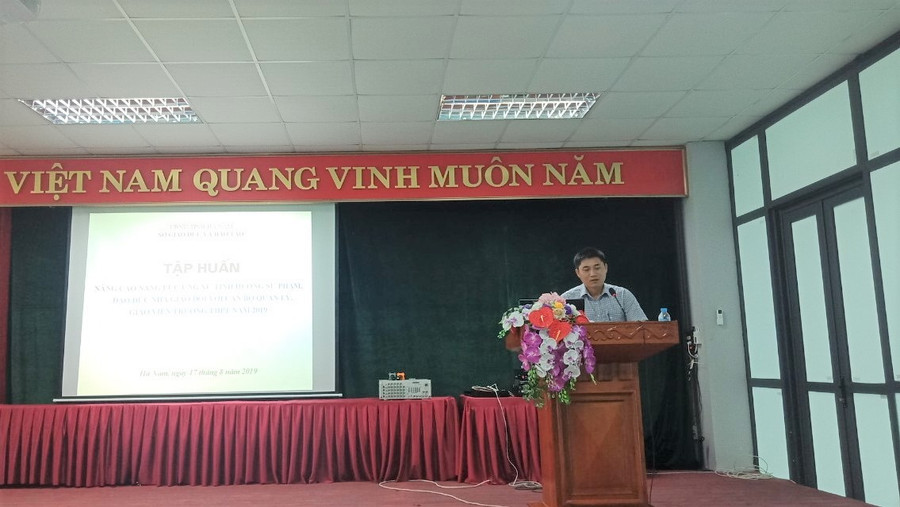 Ông Phạm Anh Tuấn - Phó Giám đốc Sở GD&ĐT Hà Nam phát biểu tại buổi tập huấn Ông Phạm Anh Tuấn - Phó Giám đốc Sở GD&ĐT Hà Nam phát biểu tại buổi tập huấn