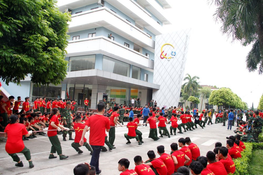 ...đến những hoạt động thể thao như thi kéo co, giao lưu bóng đá, bóng rổ, dân vũ.