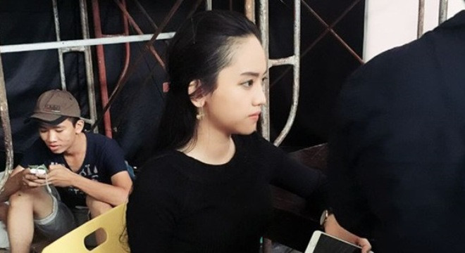 Vỡ mộng nhan sắc của "tình địch Midu" Thúy Vi