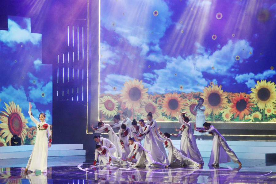 Một trong các tiết mục văn nghệ tại lễ trao giải