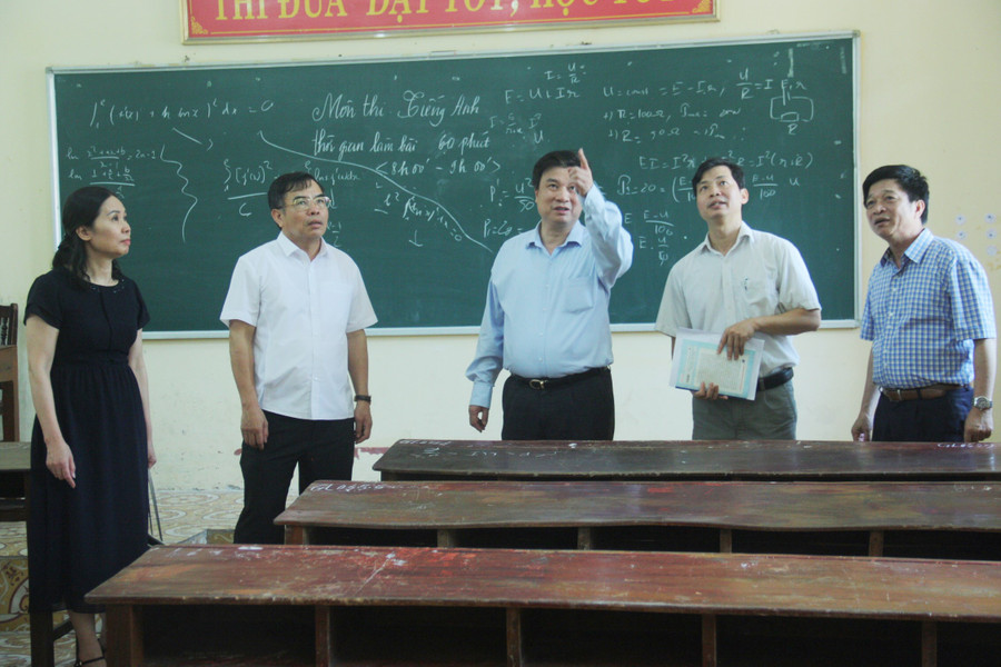 Thứ trưởng Bộ GD&ĐT Nguyễn Hữu Độ đặc biệt quan tâm đến an toàn trường thi