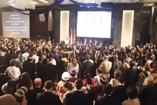 Hàng trăm người dự Lễ kỷ niệm chào mừng 20 năm bình thường hóa quan hệ Việt-Mỹ và Quốc khánh Mỹ