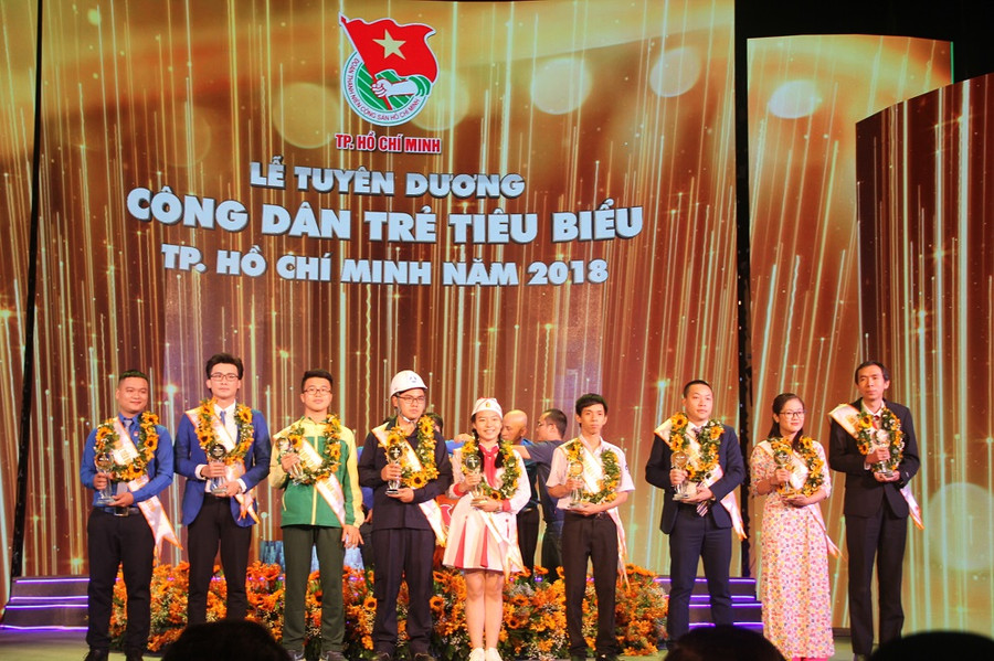 9 gương mặt điển hình nhận giải thưởng "Công dân trẻ tiêu biểu TP.HCM" năm 2018.