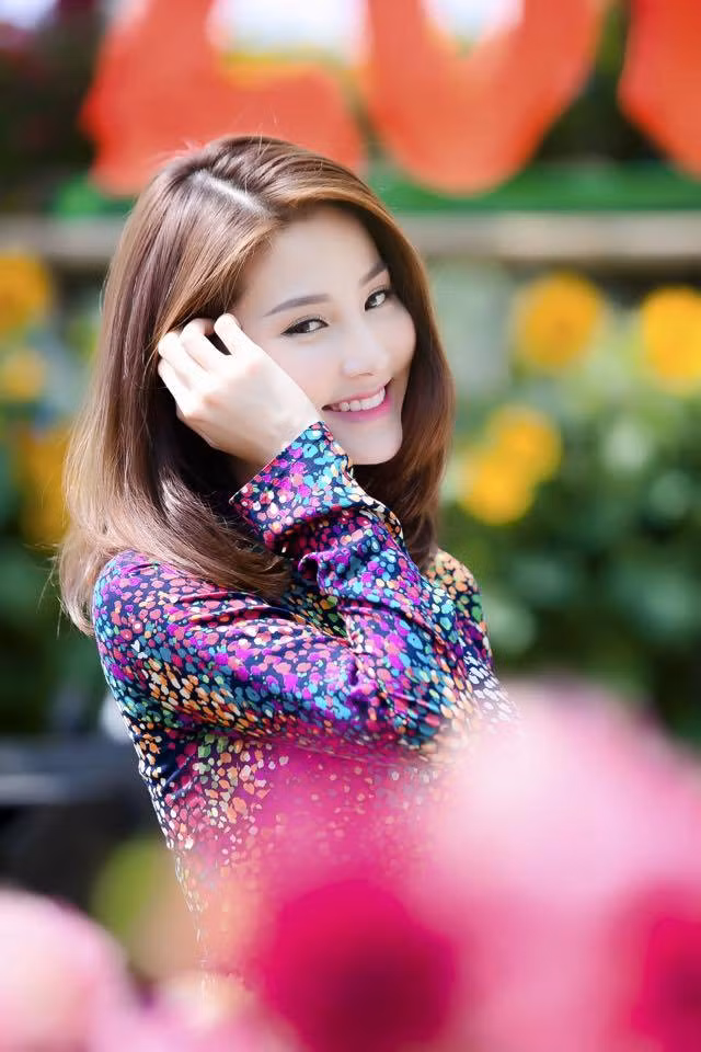 Mai Phương Thúy dịu dàng, Thúy Nga khoe nhan sắc xấu 