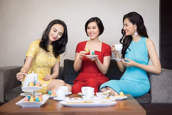 Á hậu Hoàng My đẹp đằm thắm hơn khi trở lại Việt Nam 2