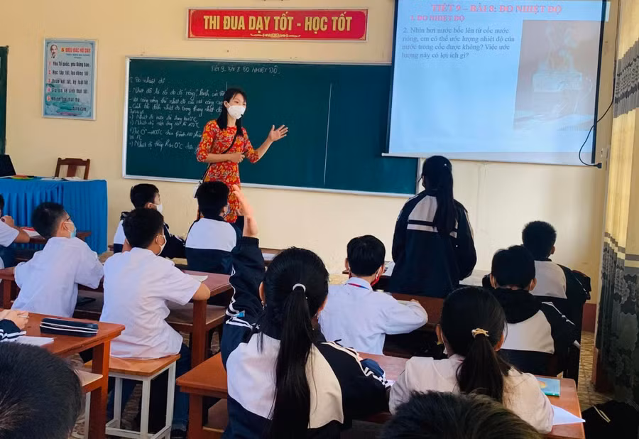 Giáo viên và học sinh Trường THCS Nam Sách (Nam Sách, Hải Dương). Ảnh: Đức Trí 