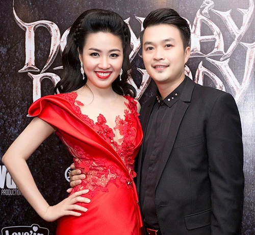 Lê Khánh: “Dửng dưng với showbiz để giữ hạnh phúc gia đình“