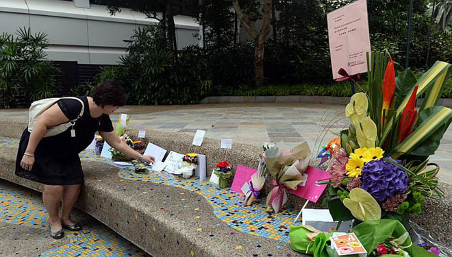 Người Singapore thắp nến cầu nguyện cho Lý Quang Diệu ảnh 4